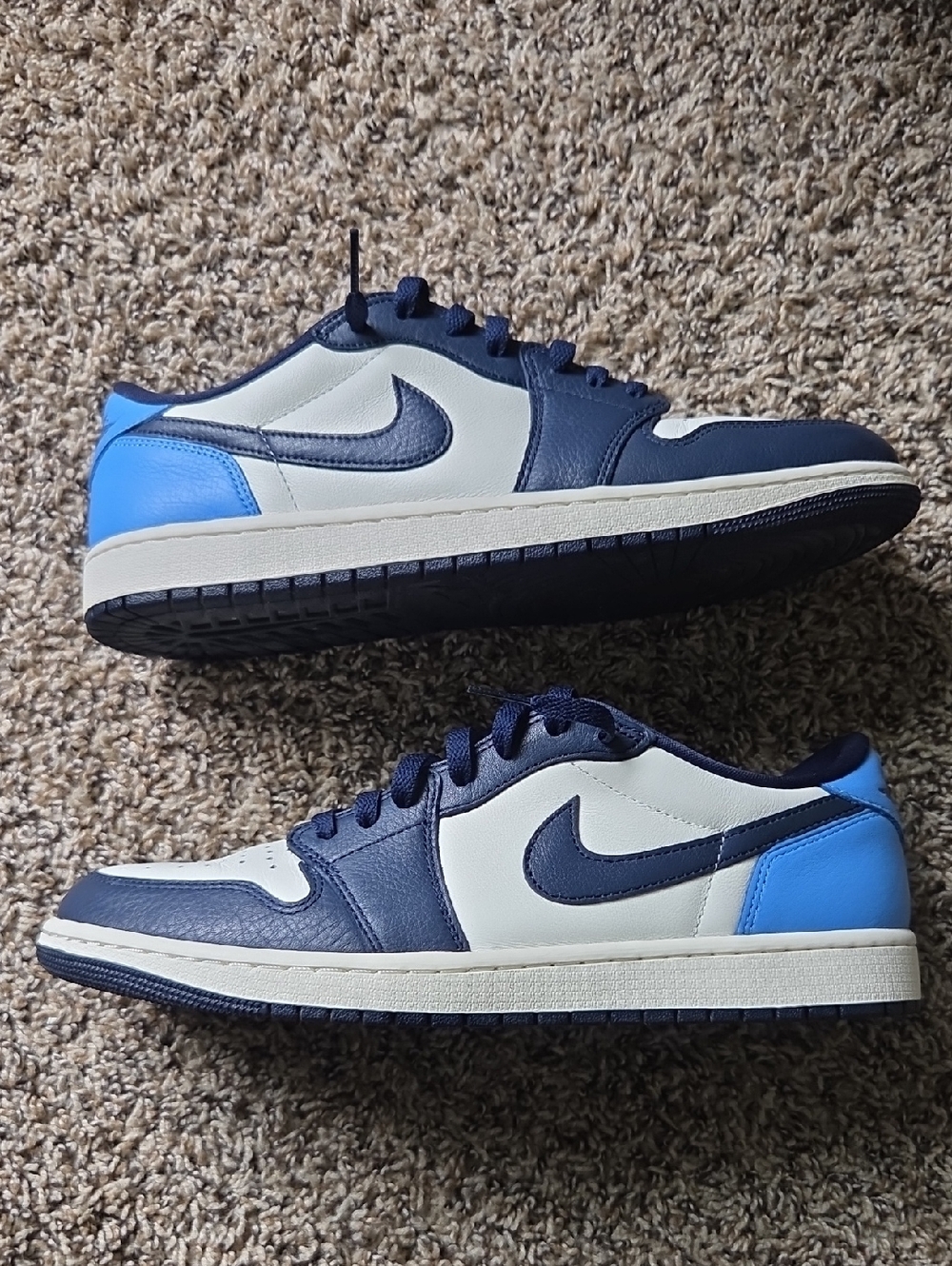Jordan 1 Low OG Obsidian UNC